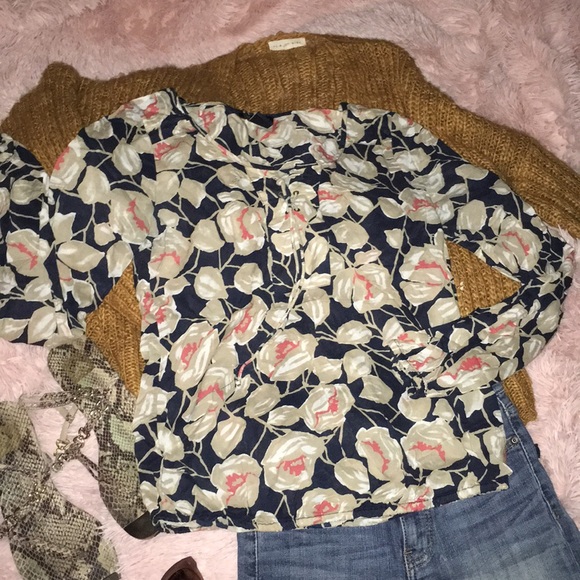 Lucky Brand Women’s Boho Fall Floral Lightweight Peasant Top Blouse Size XS - Picture 2 of 5
